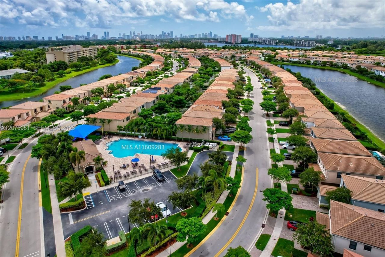 465 NE 194th Ter , Unit 465, Miami, FL 33179 Photo