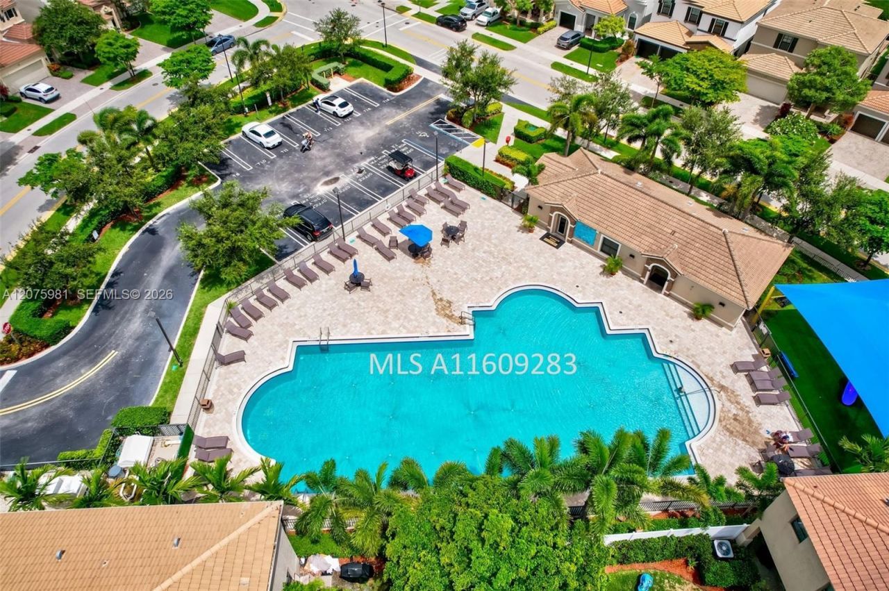 465 NE 194th Ter , Unit 465, Miami, FL 33179 Photo