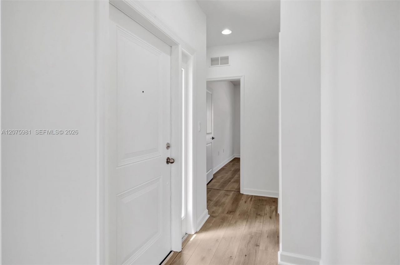 465 NE 194th Ter , Unit 465, Miami, FL 33179 Photo