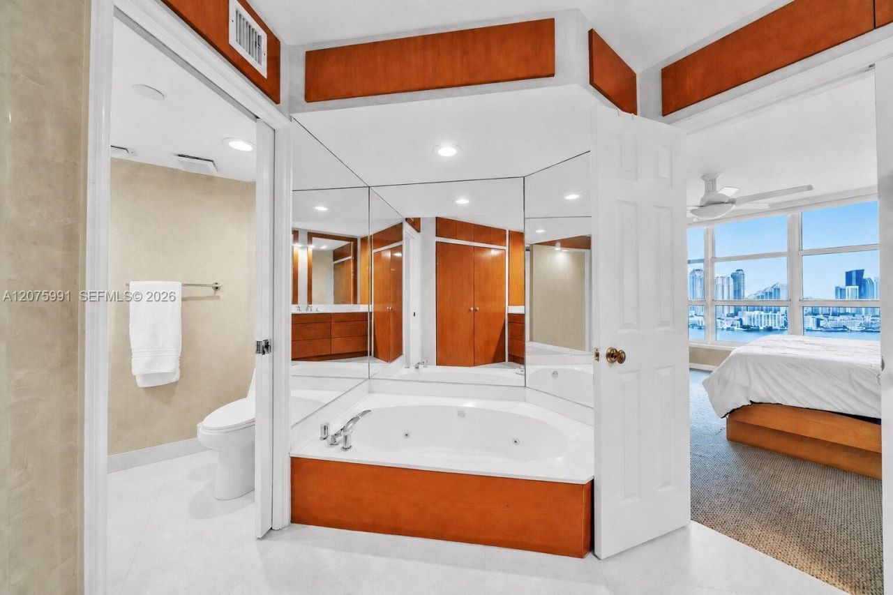 3530 Mystic Pointe Dr , Unit 3210, Aventura, FL 33180 Photo