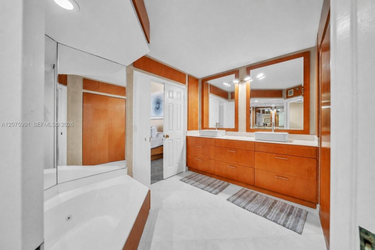 3530 Mystic Pointe Dr , Unit 3210, Aventura, FL 33180 Photo