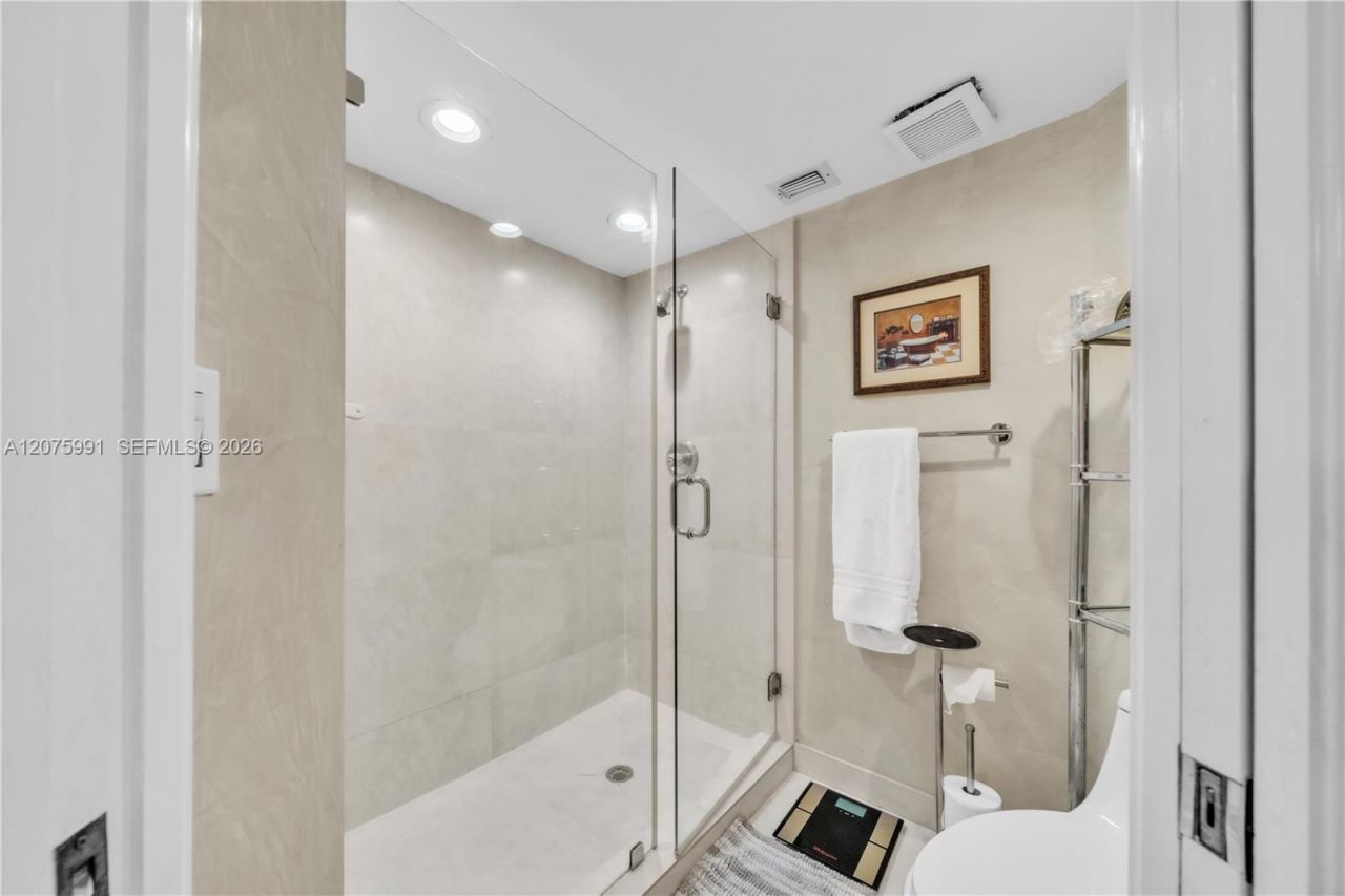 3530 Mystic Pointe Dr , Unit 3210, Aventura, FL 33180 Photo