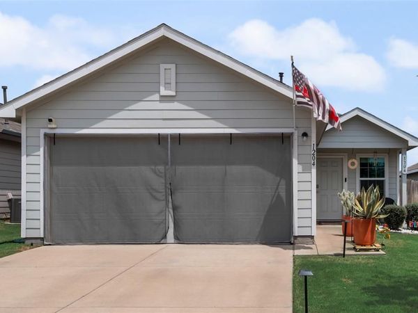 1204 Fairford Road , Crandall, TX 75114