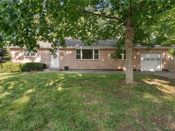 102 Highland Drive, Smithville, MO 64089