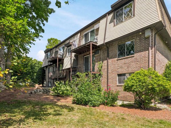 2 Silvestri Circle, Unit 10, Derry, NH 03038