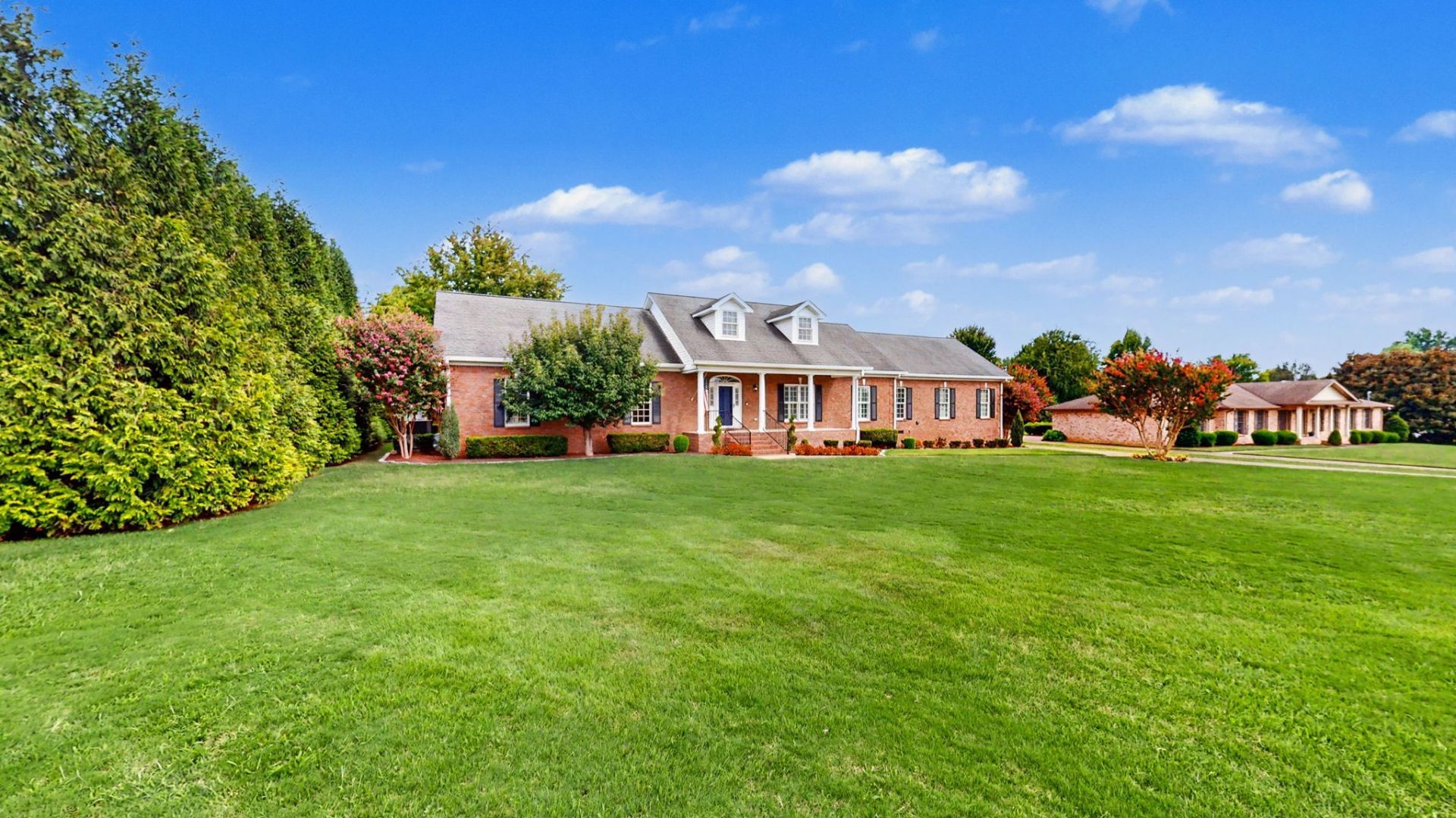 2010 Riverview Dr, Murfreesboro, TN 37129 Main Photo