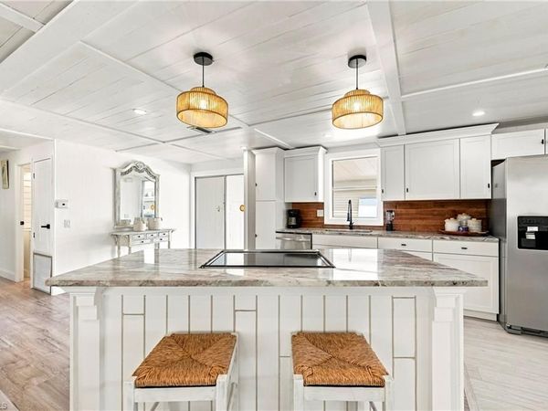 573 Hogan DR, NORTH FORT MYERS, FL 33903