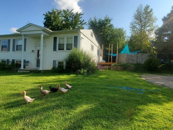 1905 Northlake Lane , Carlock, IL 61725