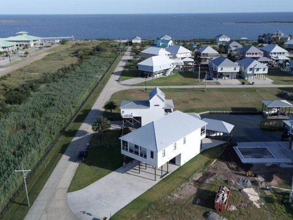 26 Sandy Point Dr, Grand Isle, LA 70358