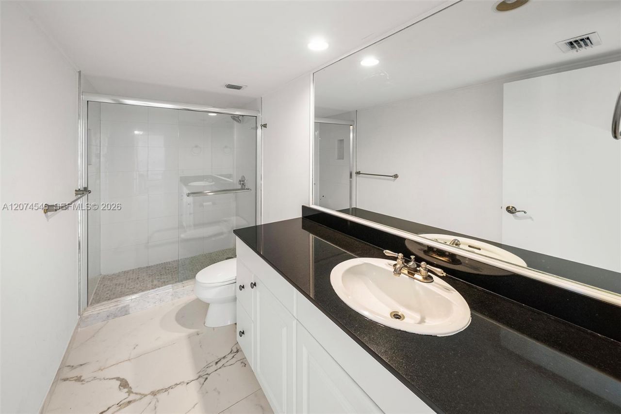 881 Ocean Dr , Unit 16F, Key Biscayne, FL 33149 Photo
