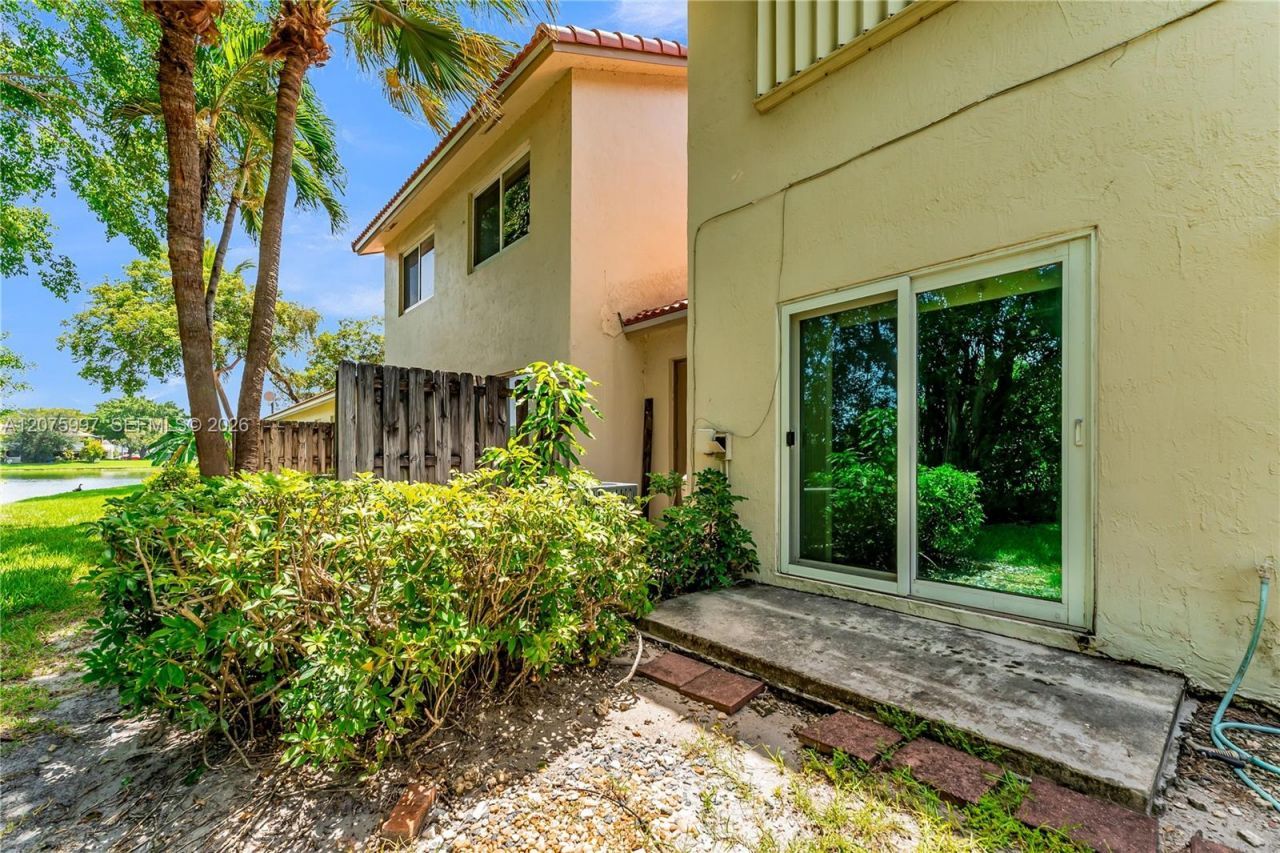 127 NW 108th Ave , Unit 643L, Pembroke Pines, FL 33026 Photo