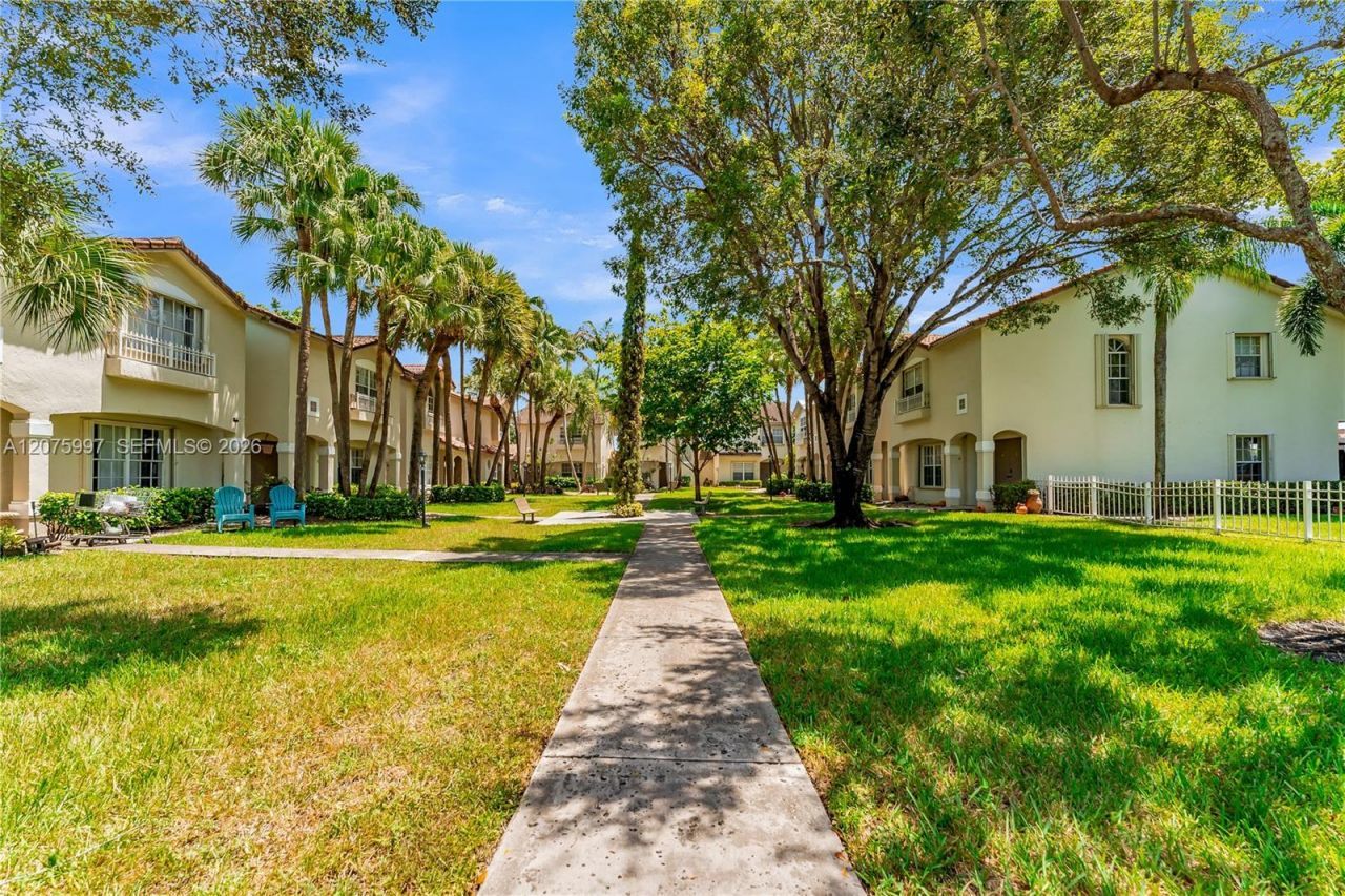 127 NW 108th Ave , Unit 643L, Pembroke Pines, FL 33026 Photo