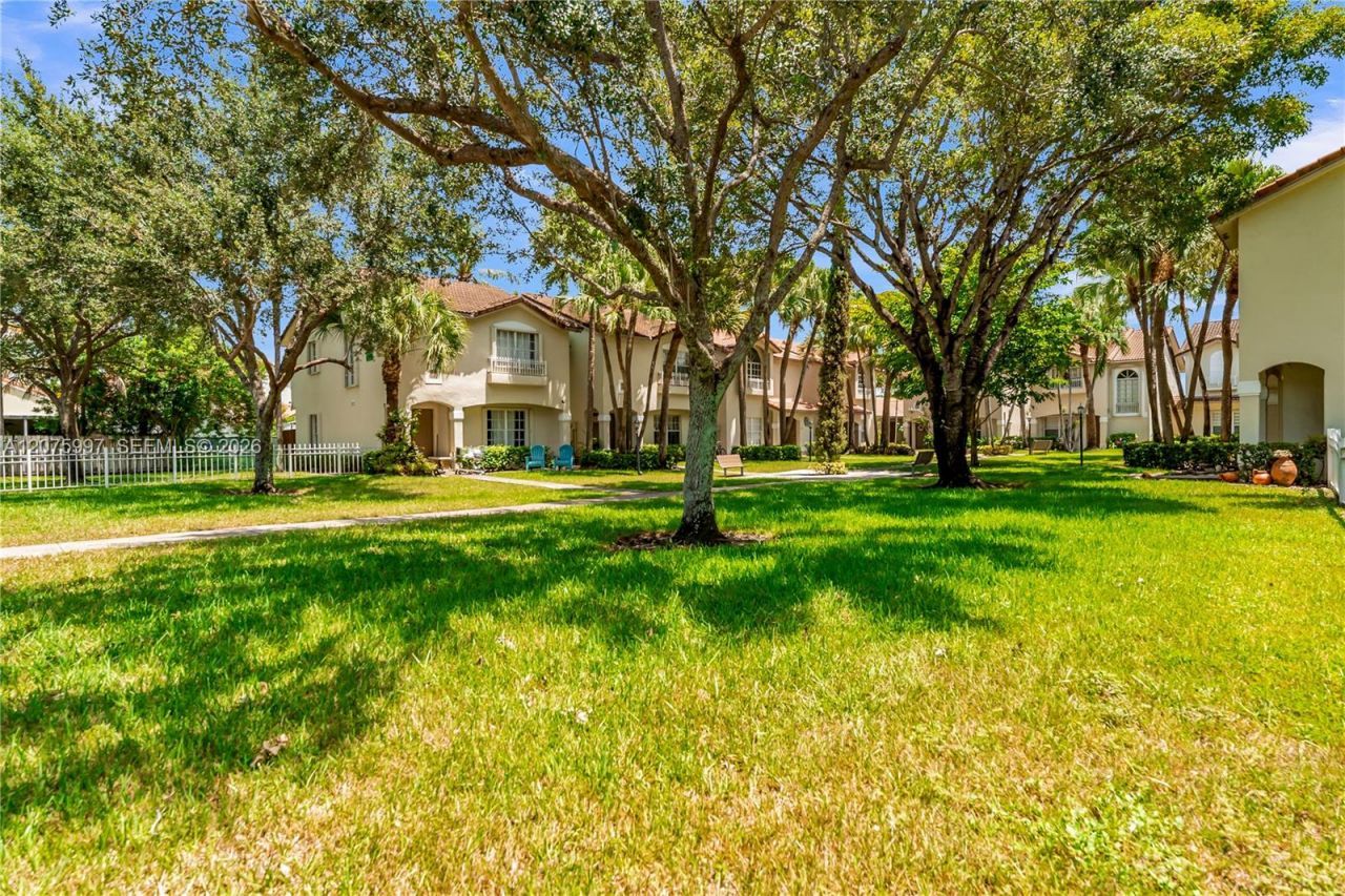 127 NW 108th Ave , Unit 643L, Pembroke Pines, FL 33026 Photo