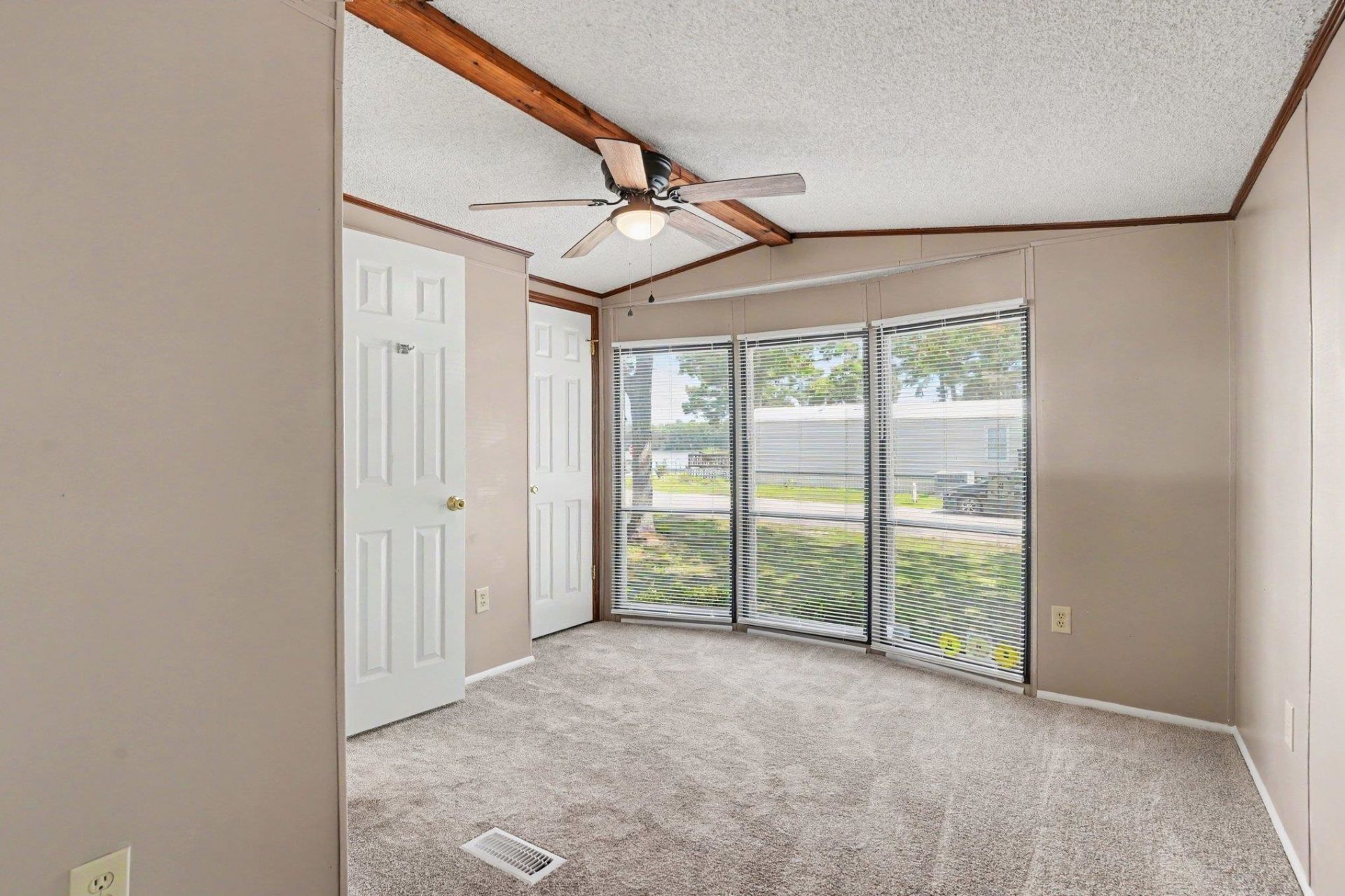 1525 Virgo Ln. Photo 9