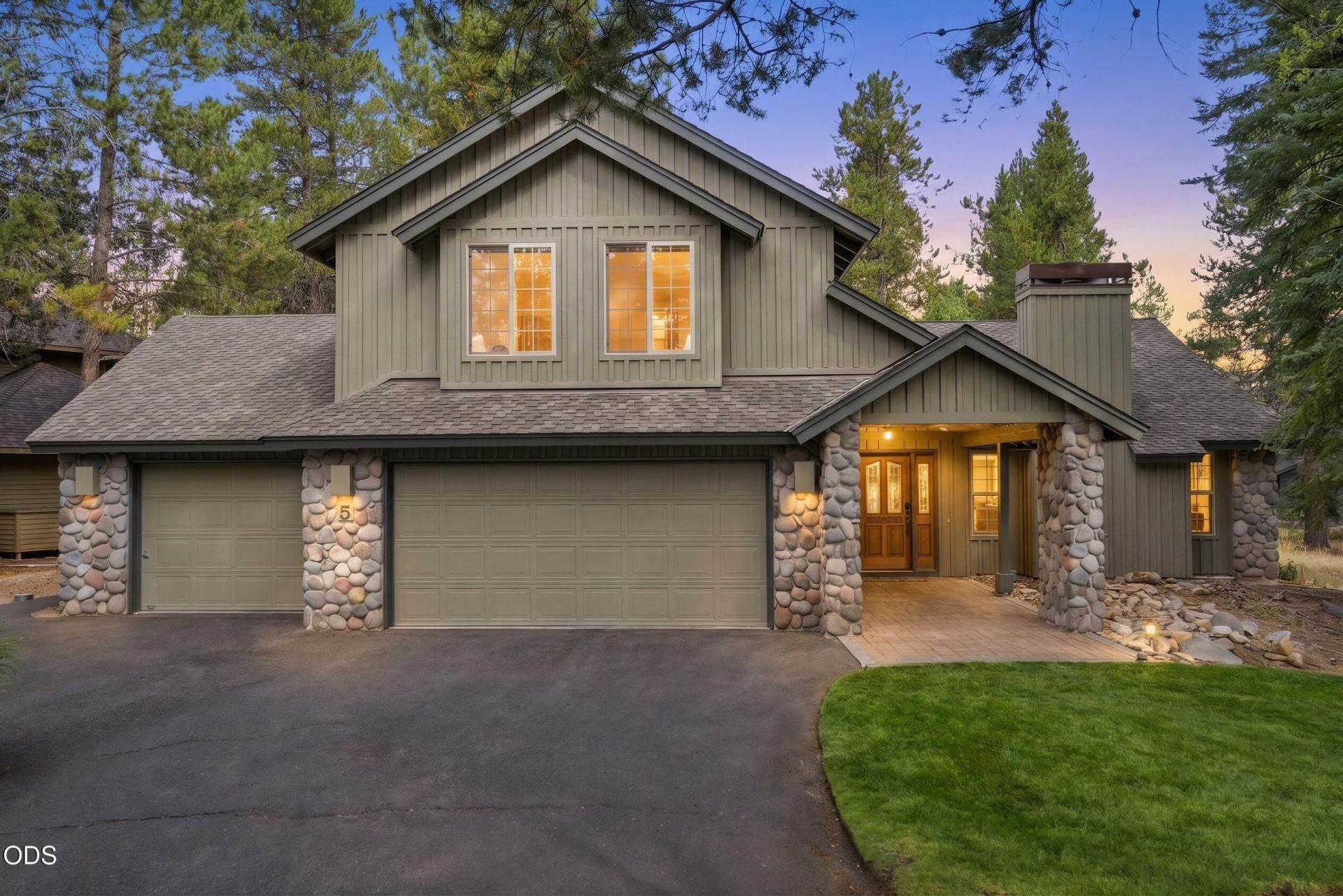 17900 Red Cedar Lane, Unit 5, Sunriver, OR 97707 Main Photo