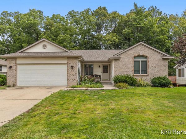 2020 Burton Knoll Court SE, Kentwood, MI 49546