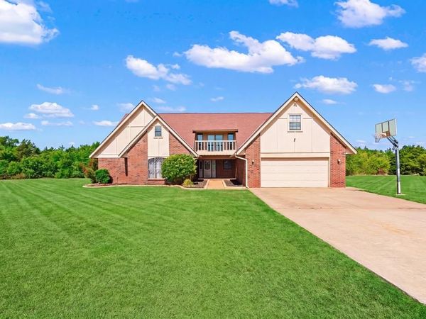 1811 Cedar Trail, Cashion, OK 73016