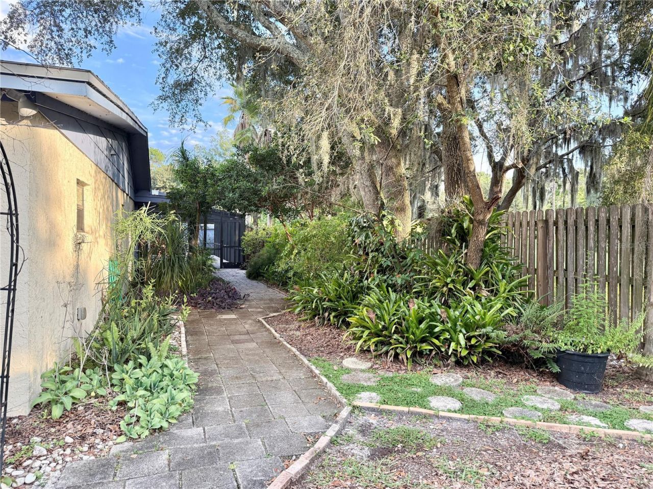 901 W River Dr , Temple Terrace, FL 33617 Photo