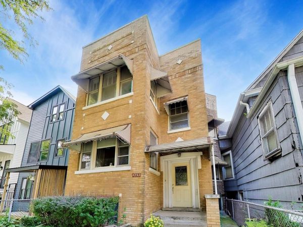 4252 N Whipple Street , Chicago, IL 60618