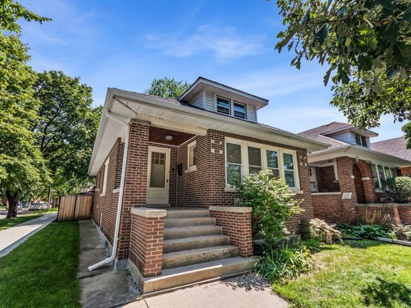 7457 N Maplewood Avenue , Chicago, IL 60645