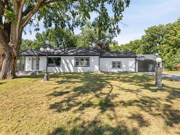 8716 E 74th Street, Kansas City, MO 64133