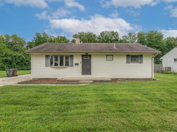 3382 Valley Wood Dr, Kettering, OH 45429