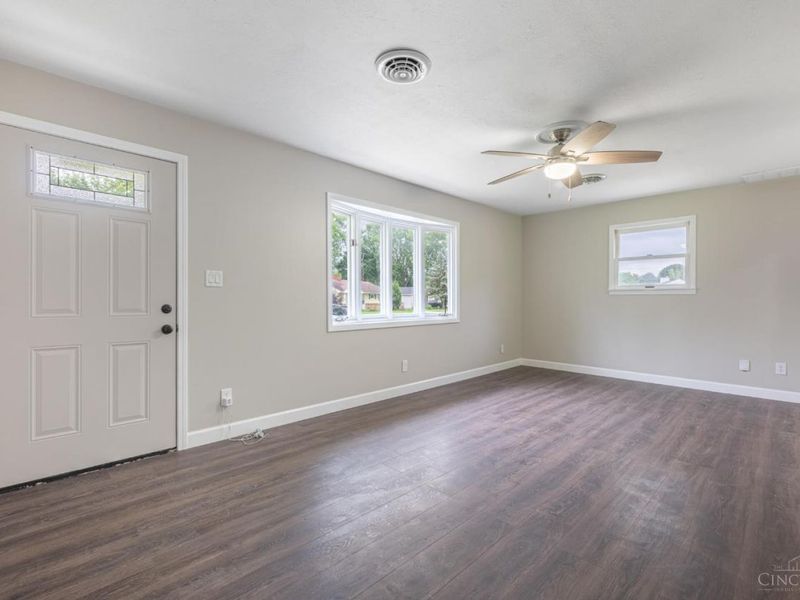 3382 Valley Wood Dr, Kettering, OH 45429 Photo 3