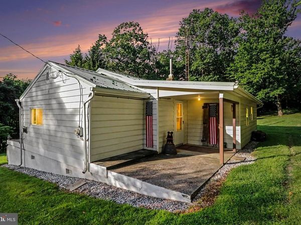11 MAXWILL LANE, LANDISBURG, PA 17040