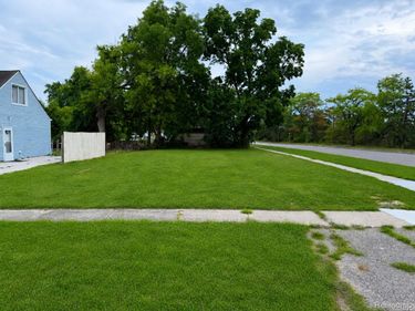 1312 James Street , Burton, Mi 48529