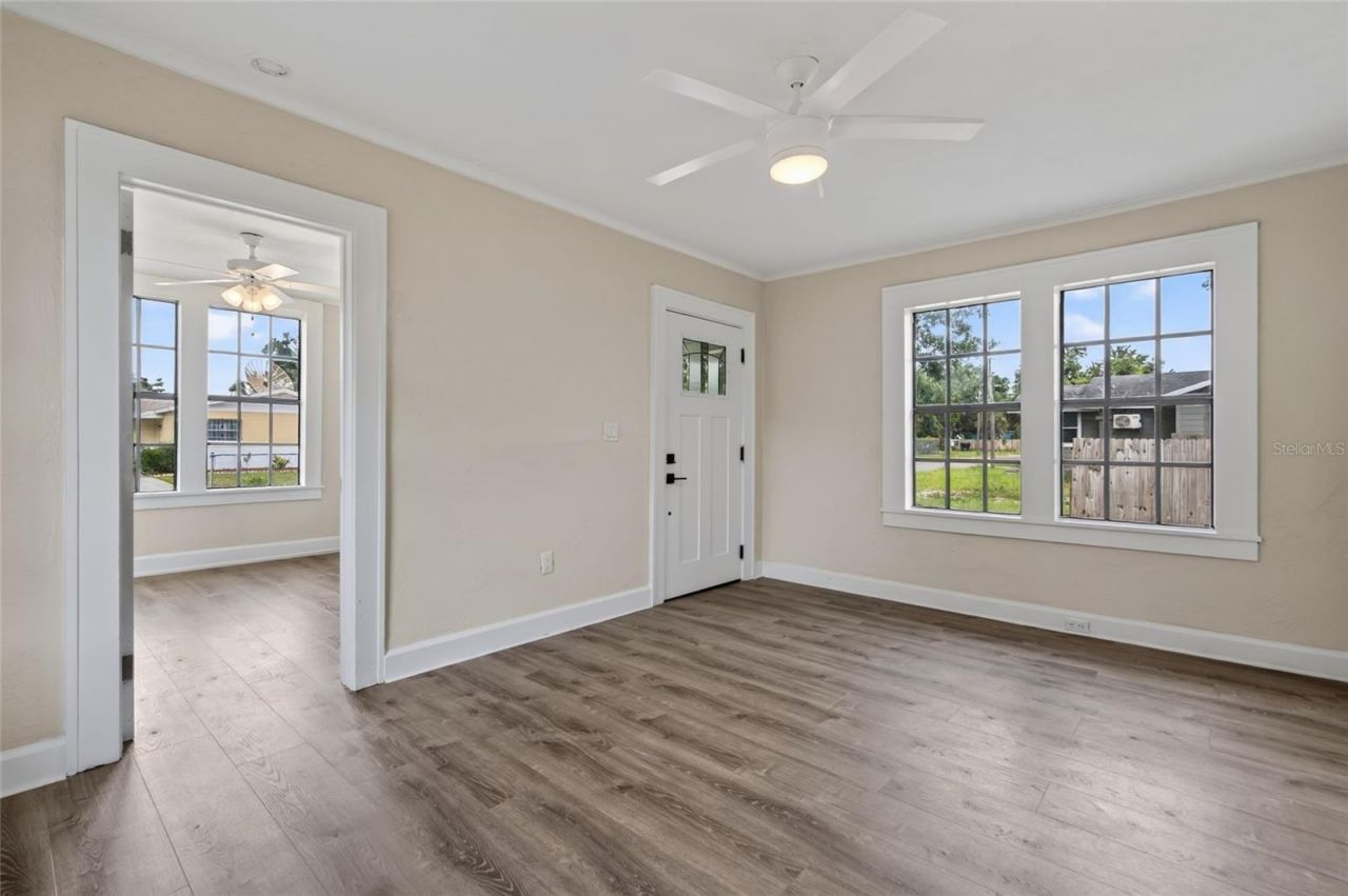 1327 35th Street S, Saint Petersburg, FL 33711 Photo