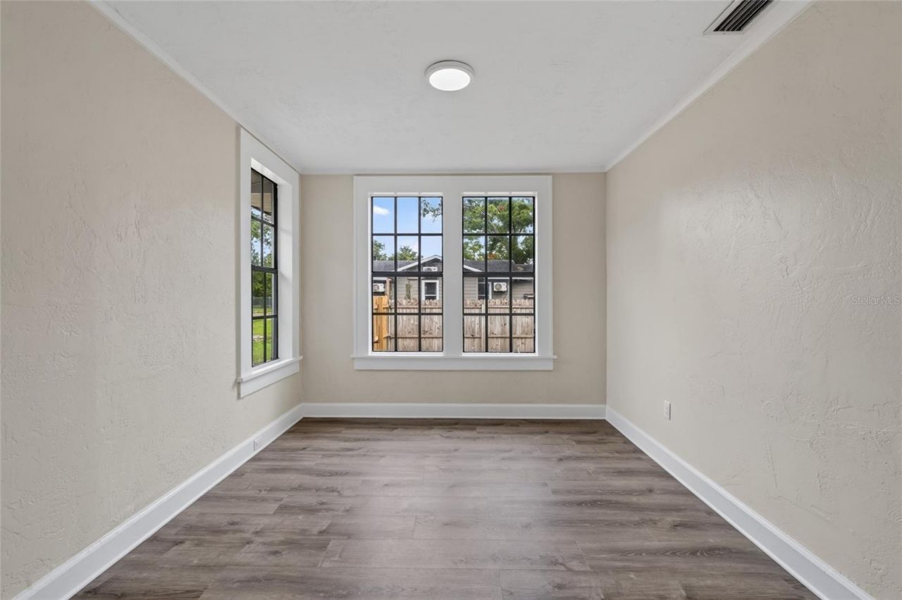 1327 35th Street S, Saint Petersburg, FL 33711 Photo