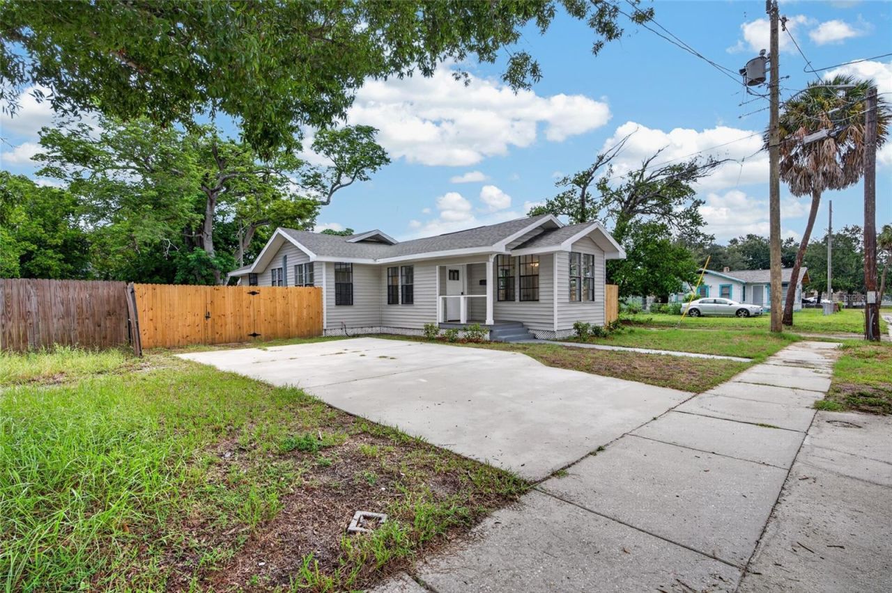 1327 35th Street S, Saint Petersburg, FL 33711 Photo