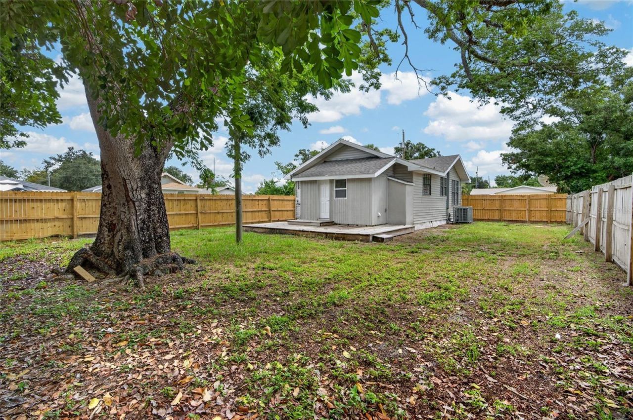 1327 35th Street S, Saint Petersburg, FL 33711 Photo