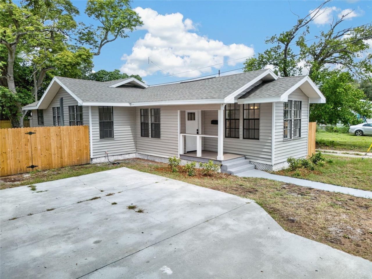 1327 35th Street S, Saint Petersburg, FL 33711 Photo