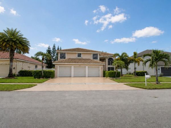 18341 NW 10th St , Pembroke Pines, FL 33029