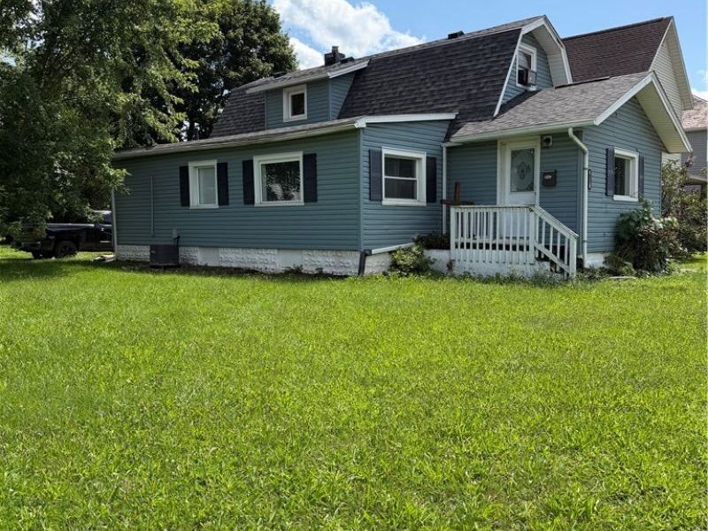 427 4th Street NW, New Philadelphia, OH 44663 Photo 1