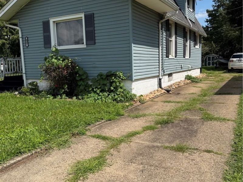 427 4th Street NW, New Philadelphia, OH 44663 Photo 2