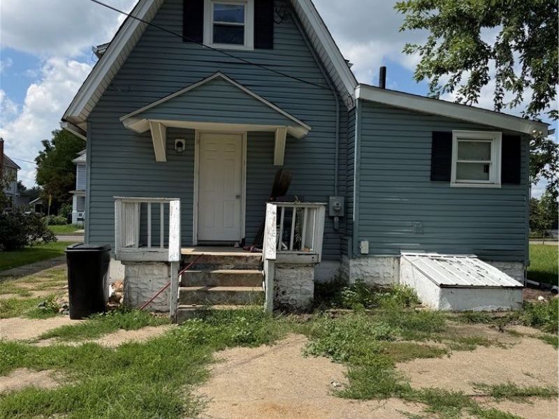 427 4th Street NW, New Philadelphia, OH 44663 Photo 3