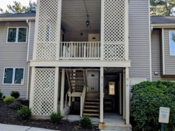 8 Augusta Dr, Clinton, NJ 08801
