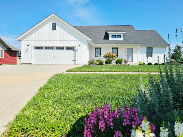 160 Halliday Way , Washington Court House, OH 43160