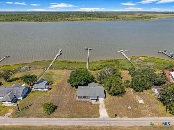532 County Road 311 , Port Lavaca, TX 77979