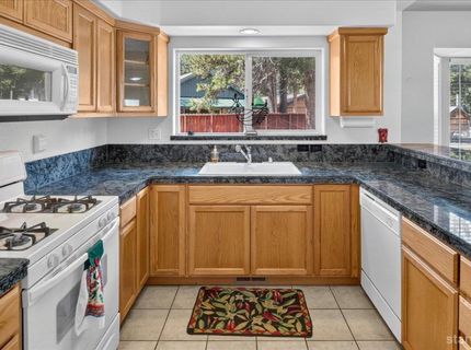 1762 Arrowhead Avenue, South Lake Tahoe, CA 96150 Photo