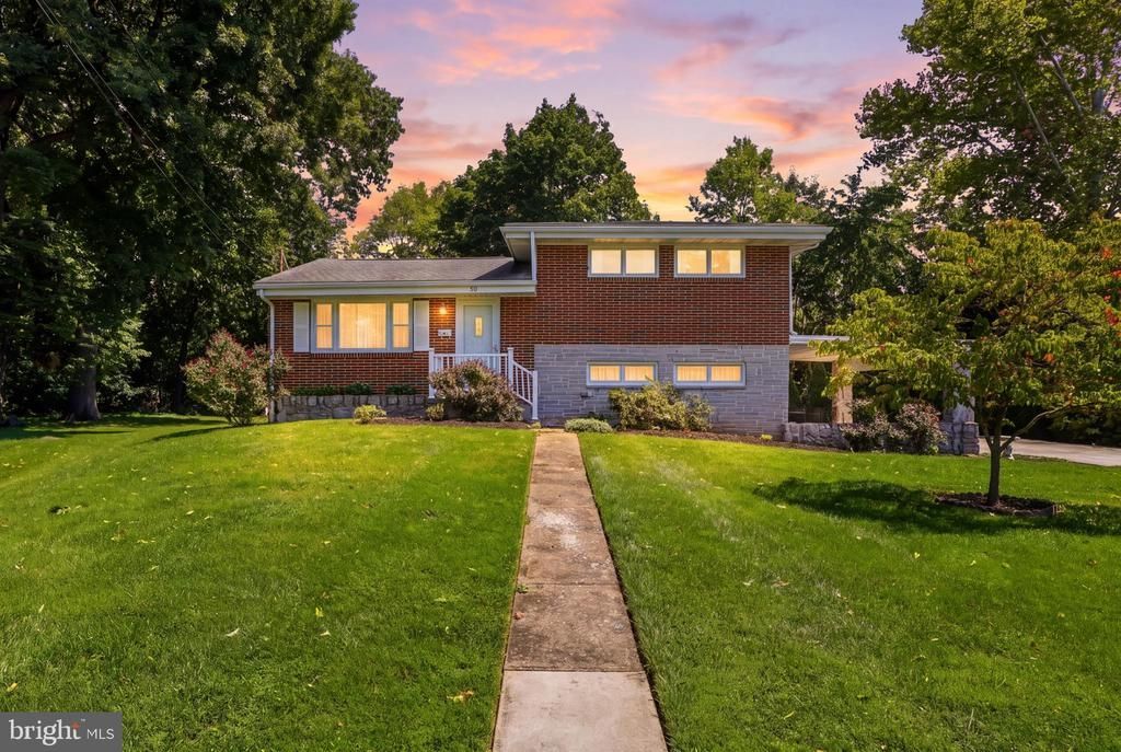 115 ALLEN COURT , CAMP HILL, PA 17011