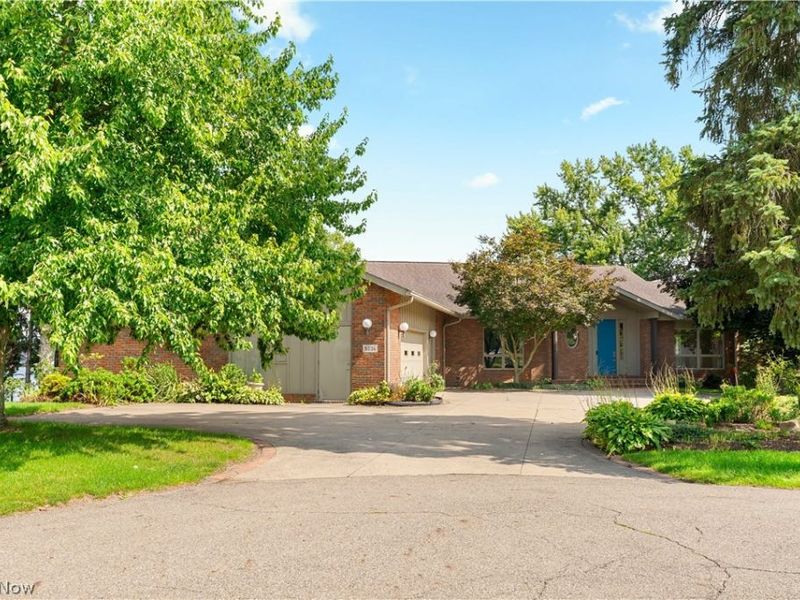 5234 Pinedrive Circle NW, Canton, OH 44718 Photo 3