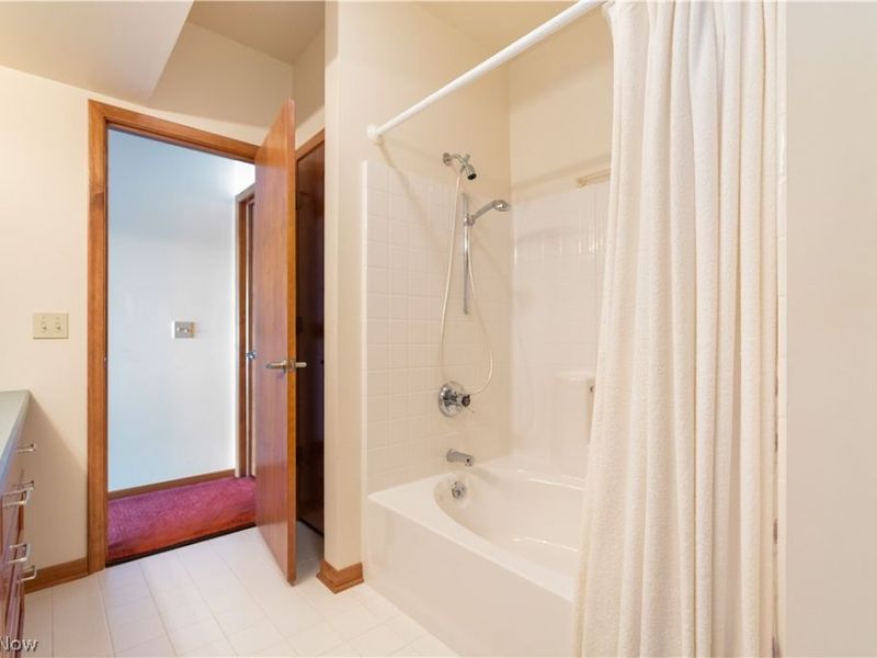 5234 Pinedrive Circle NW, Canton, OH 44718 Photo 32