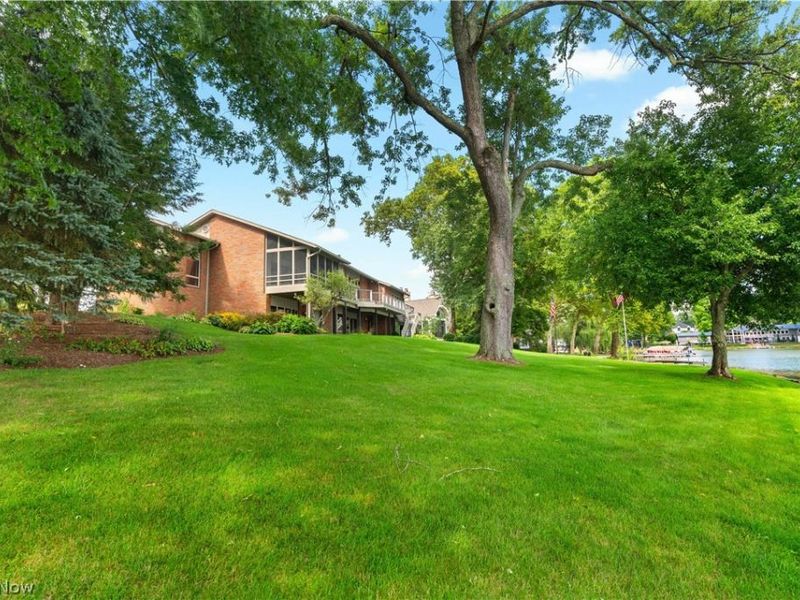 5234 Pinedrive Circle NW, Canton, OH 44718 Photo 4