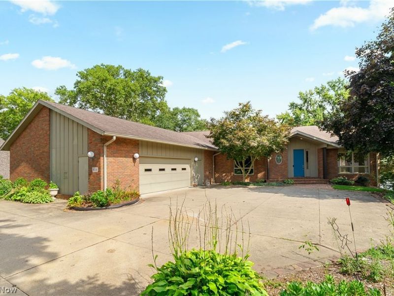 5234 Pinedrive Circle NW, Canton, OH 44718 Photo 6