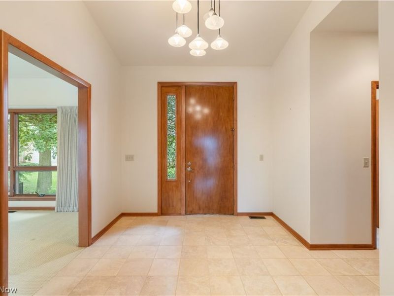 5234 Pinedrive Circle NW, Canton, OH 44718 Photo 8