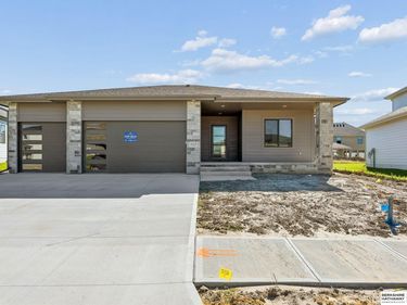 6219 N 209 Street, Elkhorn, NE 68022