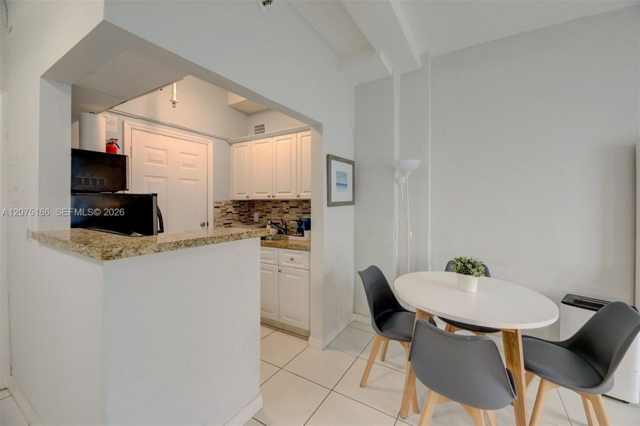 3030 Collins Ave , Unit 1G, Miami Beach, FL 33140 Photo